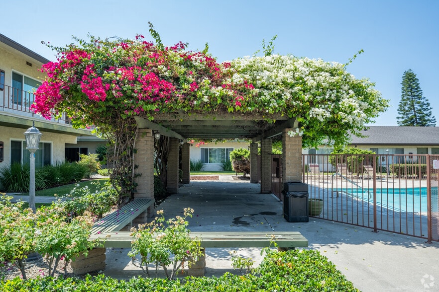 Primary Photo - El Cortez Apartments