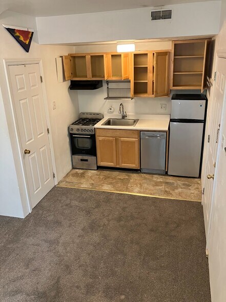 Building Photo - 5819 Bartlett St