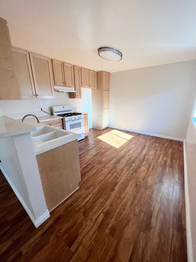 Interior Photo - Cameo