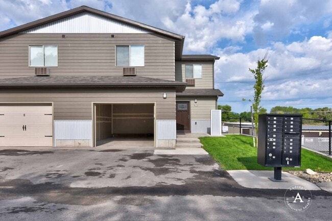 Building Photo - 2070 Gold Ave