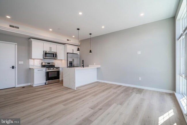 Building Photo - 2401 Washington Ave