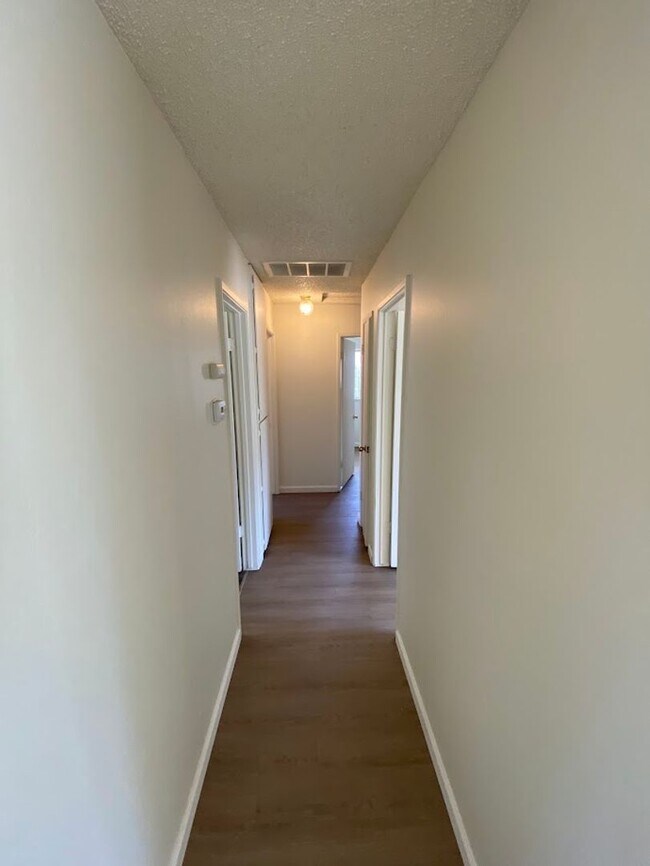 Building Photo - 6804 Harlequin Way