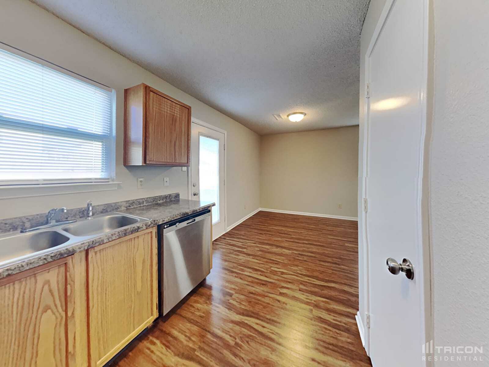 Building Photo - 10878 Glenayr Dr
