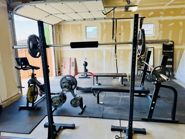 Building Photo - 15557 W 95th Ave