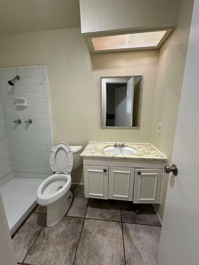 Building Photo - 3 Bedroom House in Garland