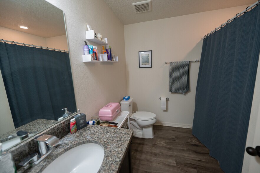 Building Photo - 10509 Laguna Plains Dr