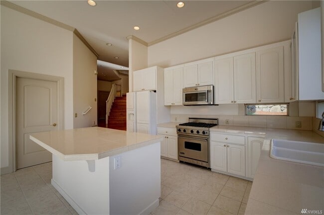 Building Photo - 8479 NE Woodland Cove Dr