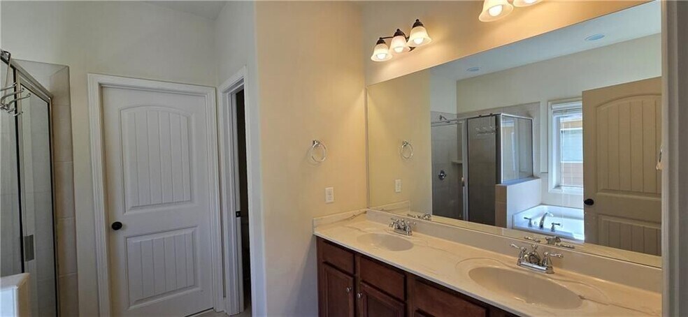 Building Photo - 3265 Carrick Rd