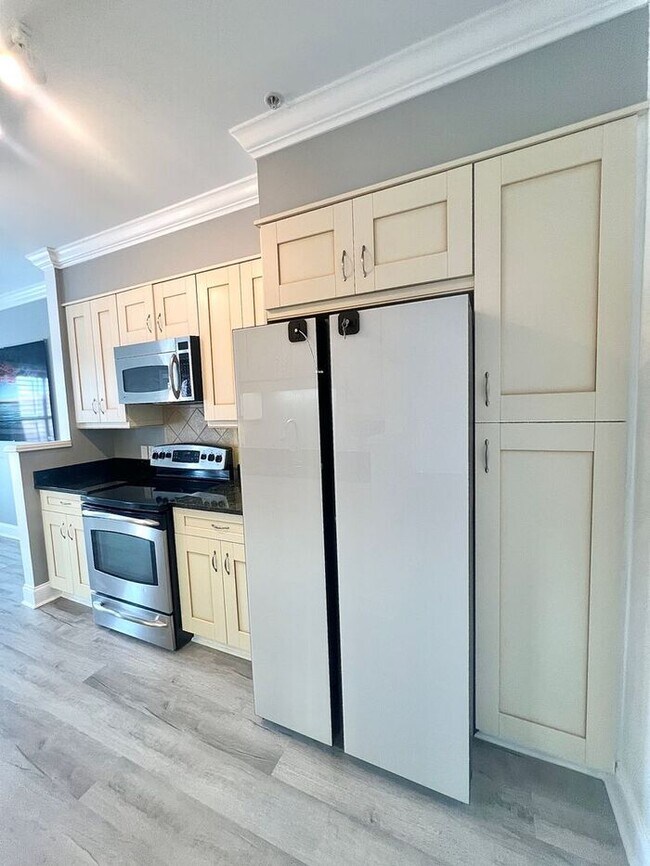 Building Photo - Mayfaire Townview 3rd floor 2BR unit with ...