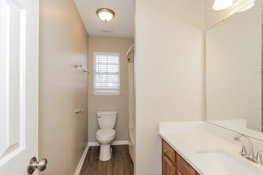 Building Photo - 4714 Saxonbury Way