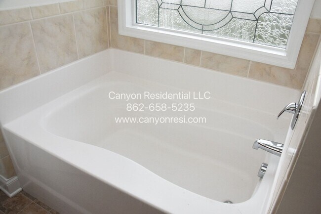 Building Photo - Charming 3-Bedroom Home