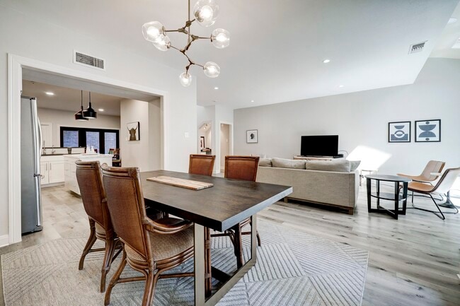 Building Photo - 12625 Memorial Dr