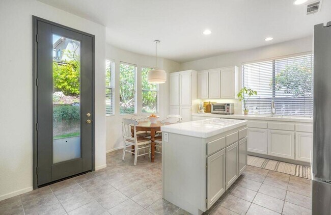 Building Photo - Homes Management - Carlsbad Home
