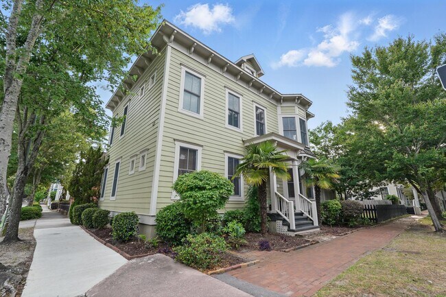 Building Photo - 221 E Park Ave