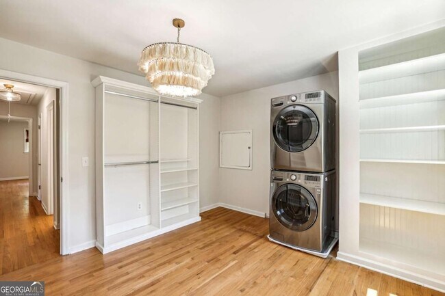 Building Photo - 190 Thompson Pl