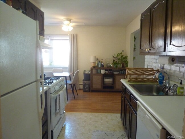 Building Photo - 133 Doxbury Ln