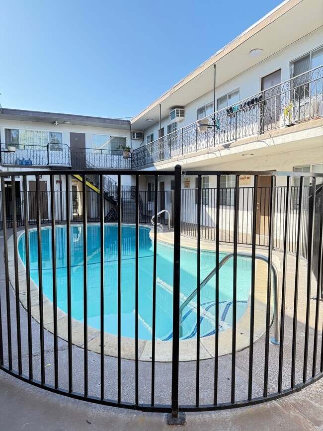 Building Photo - 6633 Woodley Ave