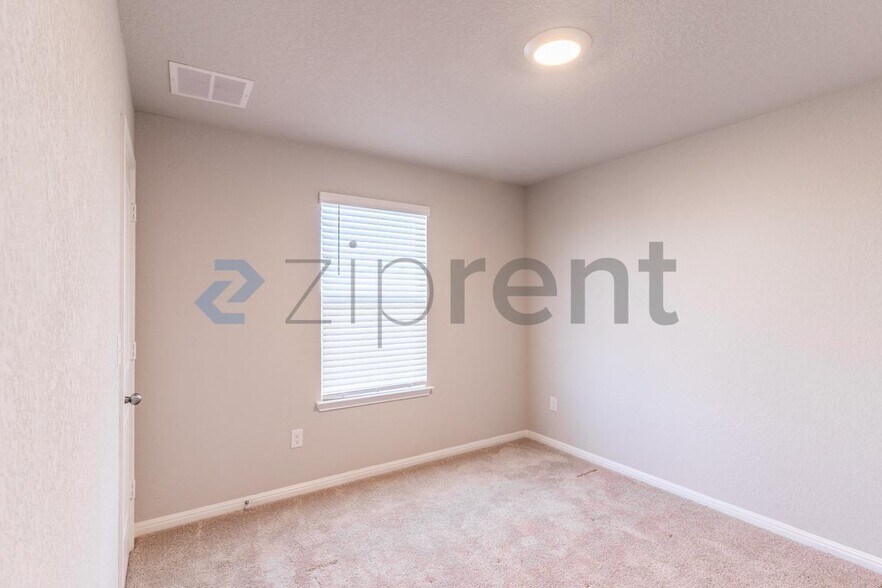 Building Photo - Unit
