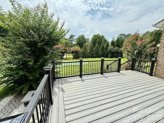 Building Photo - 1009 Providence Forest Dr
