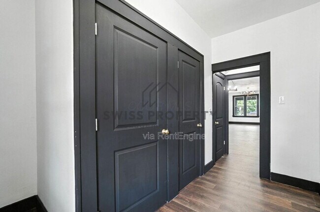 Building Photo - 889 E Livingston Ave