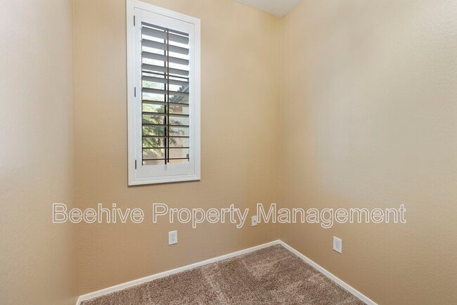 Building Photo - 2314 W Jake Haven