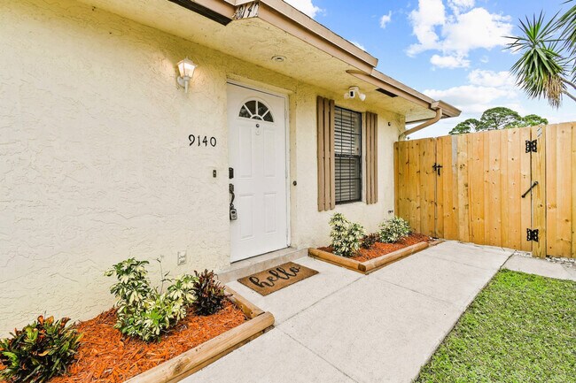 Building Photo - 9126 E Highland Pines Blvd