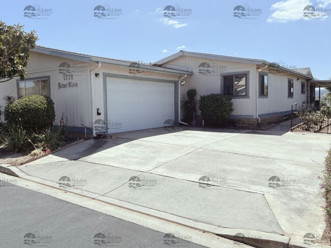 Building Photo - 55 & Older Charming 2 Bed 2 Bath Home In S...