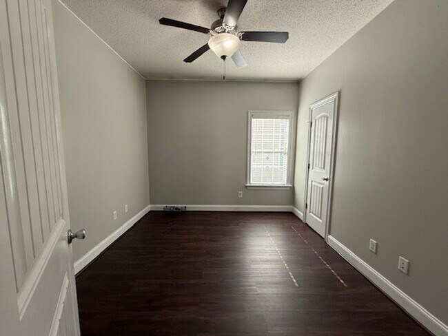 Building Photo - 5026 Greyfield Pl N