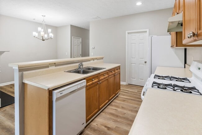 Building Photo - 2/2.5 Townhome in Great Flowery Branch loc...