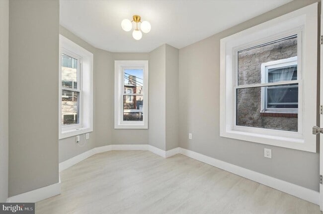 Building Photo - 2425 Turner St