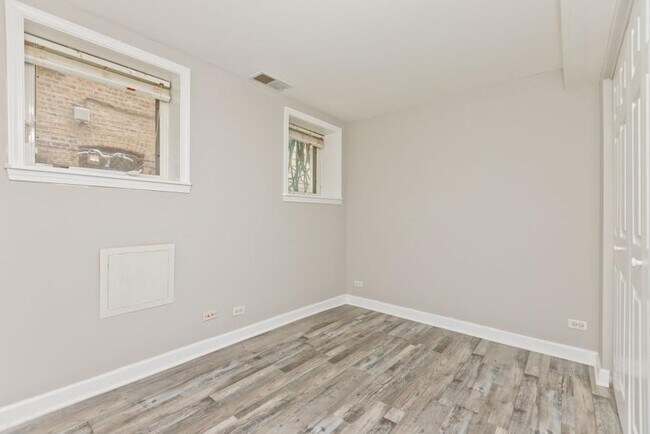 Building Photo - 2 bedroom in Chicago IL 60640
