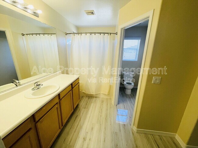 Building Photo - 43724 Elm Dr