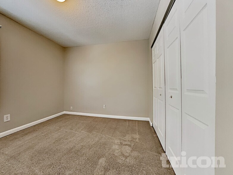 Building Photo - 5008 Dollarway Ct