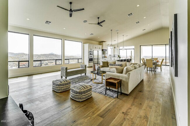 Building Photo - 301 E Jomax Rd