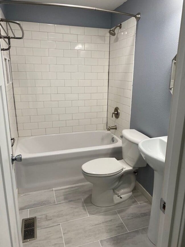 Building Photo - 3 Bedrooms, 1 Bathroom Single Family Home in Brainerd, MN w/garage