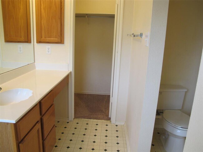 Building Photo - 2011 Jasper Ln