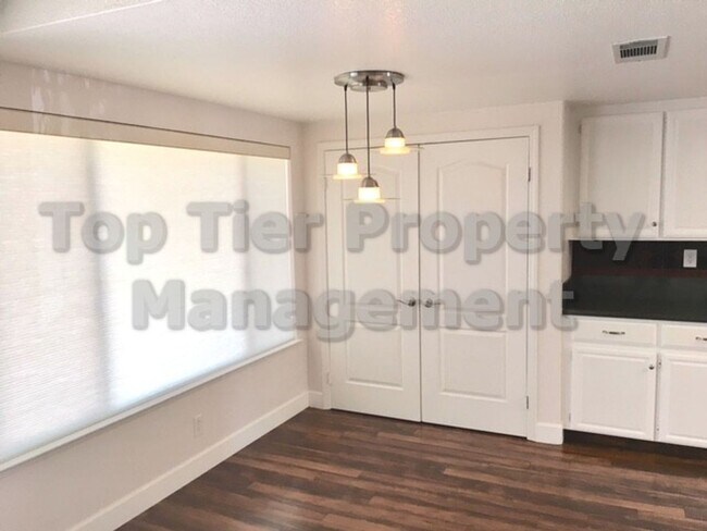 Building Photo - Beautiful 4 Bed / 2 Bath / 2,660 sqft Sing...