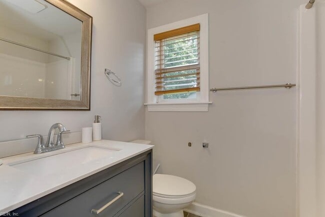 Building Photo - 1405 Baychester Ave