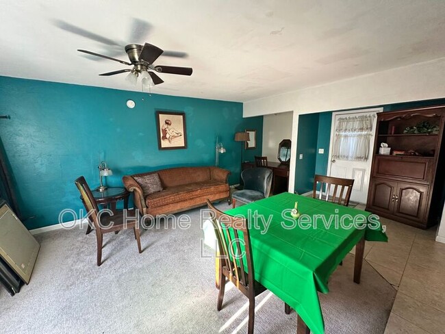 Building Photo - 3824 Key Pl