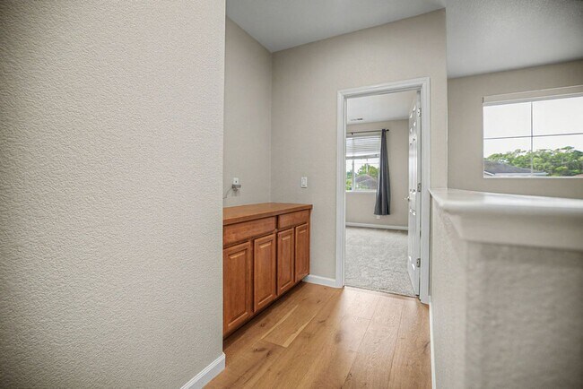 Building Photo - 4865 Peninsula Point Dr