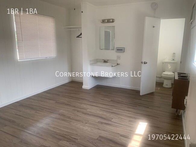 Building Photo - 1 Bedroom 1 Bathroom Updated Apartment In ...