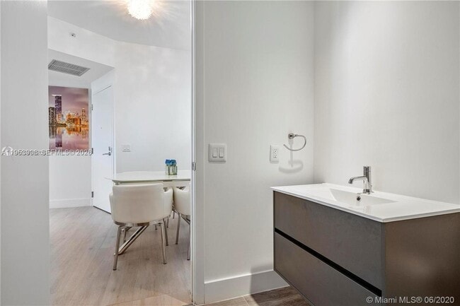 Building Photo - 2900 NE 7th Ave