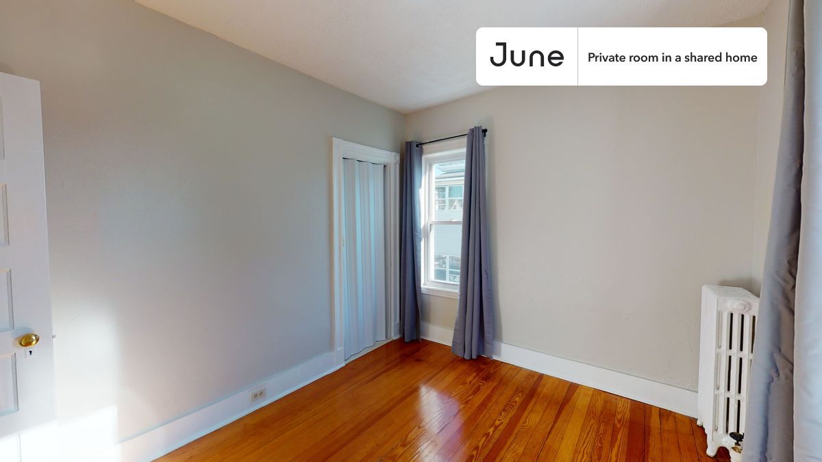 Building Photo - Room in Shared 3 bed/1 bath home