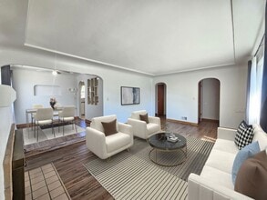 Building Photo - $1,900 - 3 Bed / 2 Bath Charming Rancher Home near the Downriver Golf Course