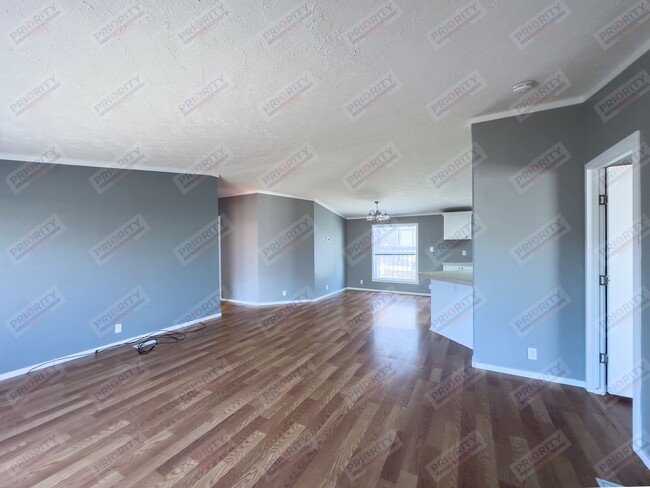 Building Photo - 3 bedroom, 2 bath 1,232 sqft single-family...