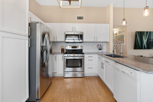 Building Photo - Best 2 Bed, 2 Bath Condo in Willow Ranch.