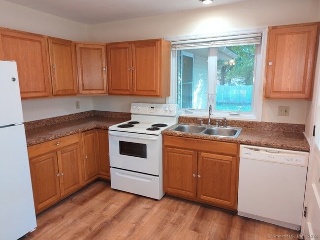 Building Photo - 47 Village Cir