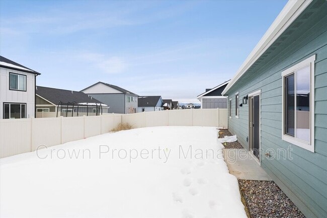 Building Photo - 4046 Snowberry Ave