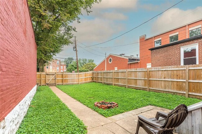 Building Photo - 3119 Iowa Ave
