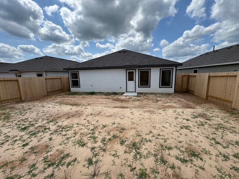 Building Photo - 174 Sterling River Ln